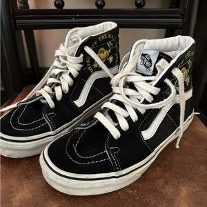Vans High-Top Sneakers - Black and White with graphic Design